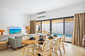 Dining - Koko Nido – Modern Luxury Pool Villa in Noord (Noord)