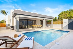 Pool - Koko Nido – Modern Luxury Pool Villa in Noord (Noord)