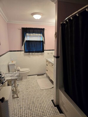 Unclassified image, 5 of 8, button - Waterfront home in charming Madison (Madison)