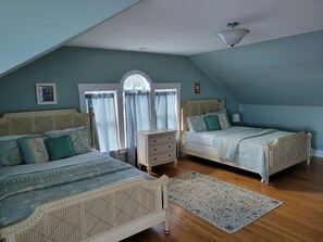 Unclassified image, 3 of 8, button - Waterfront home in charming Madison (Madison)