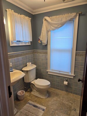 Unclassified image, 4 of 8, button - Waterfront home in charming Madison (Madison)