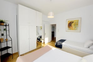 2 soverom, strykejern/-brett, reiseseng for barn og wi-fi (inkludert)