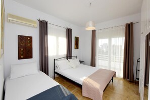 2 habitaciones, tabla de planchar con plancha y cuna de viaje