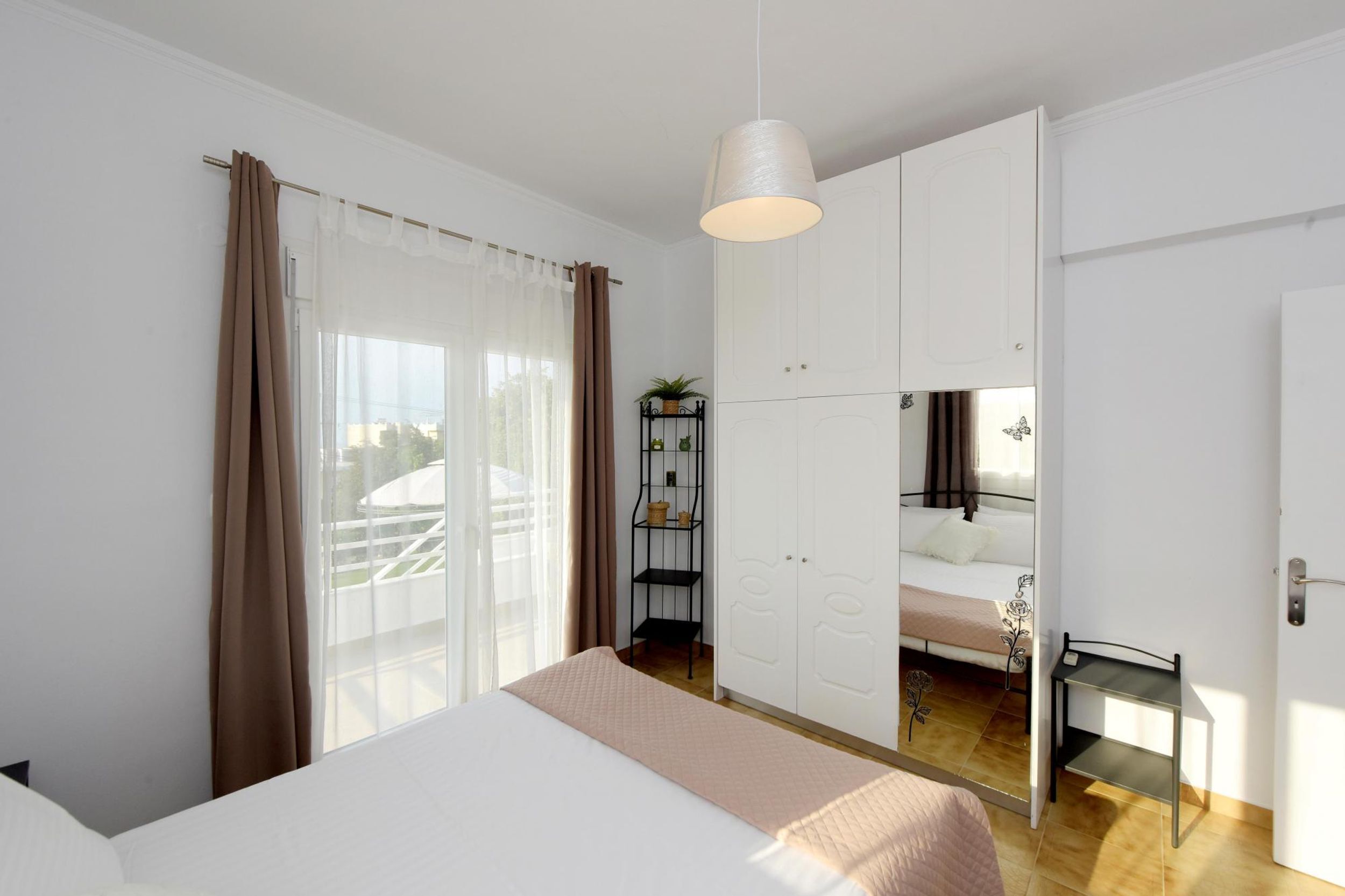 2 bedrooms, iron/ironing board, travel cot, free WiFi