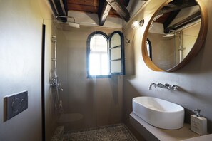 Shower, hair dryer, towels - Villa Xenia and Akis (Vravrona)