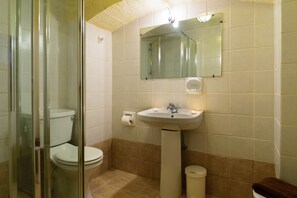 Bathroom - Kikka - Xaghra Holiday Home (Ix-Xagħra)