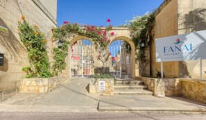 Property grounds - Villagg tal-Fanal - 2BDR (L-Għasri)