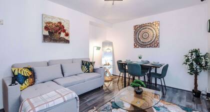 Quiet 3BR Home near Manchester Airport | Fast WIFI