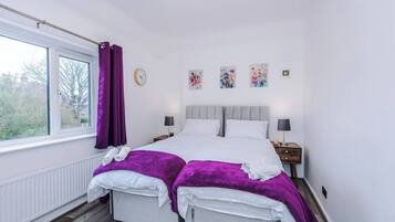 3 bedrooms, iron/ironing board, WiFi, bed sheets