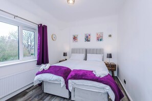 Iron/ironing board, WiFi, bed sheets