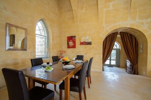Dining - Gharilma IV – Santa Lucija Holiday Home (Ta' Kerċem)