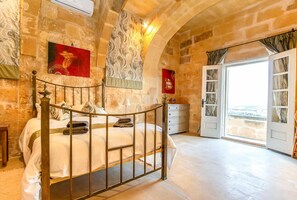 3 bedrooms, iron/ironing board, bed sheets - Gharilma V – Santa Lucija Holiday Home (Ta' Kerċem)
