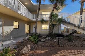 Terrace/patio - Beach Escape with Never Ending Views and Direct Beach Access (Ormond Beach)