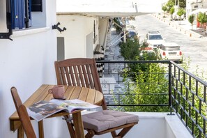 Outdoor dining - Summer Grace , Tinos (Tinos)