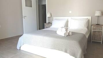 2 bedrooms, iron/ironing board, travel cot, free WiFi