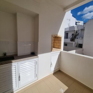 Property grounds - T2 INFANTE 101 A/C MODERNO WI-FI GARAGEM 50M PRAIA (Quarteira)