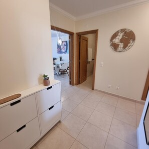Interior - T2 INFANTE 101 A/C MODERNO WI-FI GARAGEM 50M PRAIA (Quarteira)