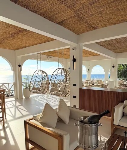 Ocean Rhythms Deluxe Oceanfront Studio