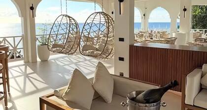 Ocean Rhythms Deluxe Oceanfront Studio
