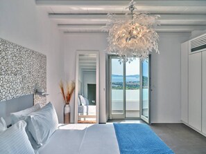 4 bedrooms, desk, iron/ironing board, travel cot - La Vitalite Luxury Villa Mer in Paros (Aliki)