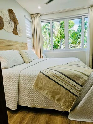 1 bedroom, iron/ironing board, WiFi, bed sheets - Ocean Rhythms- Brand New Coastal Garden King Suite (Negril)