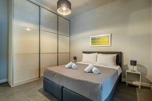 1 bedroom, desk, iron/ironing board, travel cot - Ruby ' s Best Acropolis Apartment (Athina)