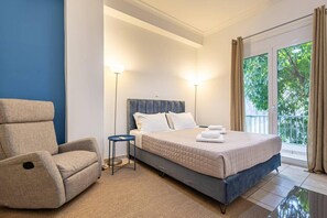 2 bedrooms, desk, iron/ironing board, travel cot - Acropolis Stylish 2BR Apartment - Center of Athens (Athina)