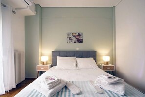 2 bedrooms, desk, iron/ironing board, travel cot - Νew!! Thission Luxury Apartment (Athina)