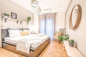 1 bedroom, desk, iron/ironing board, travel cot - Bohemian Chic 1BR Apartment in the Heart of Athens (Athina)