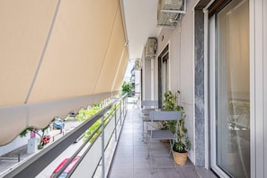 Outdoor dining - Acropolis Luxury Apartment (Athina)