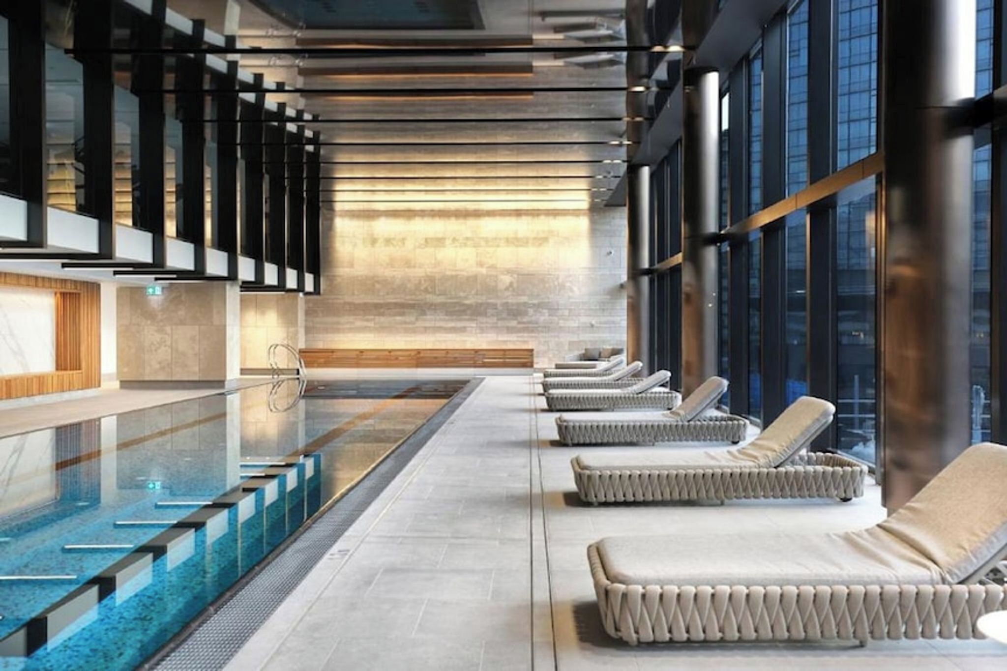 Piscina interna, piscina aquecida