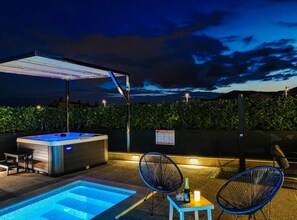 Terrace/patio - Villa M. Family & Pool - Five Bedroom Holiday Home with Pool (Kastel Luksic)