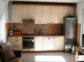 Fridge, oven, stovetop, coffee/tea maker - Apartment Almira - One bedroom apartment with sea view (Omis)