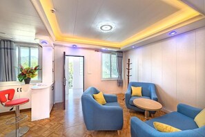 Interior - Middle Suite Two Single Beds (Picard, Portsmouth)