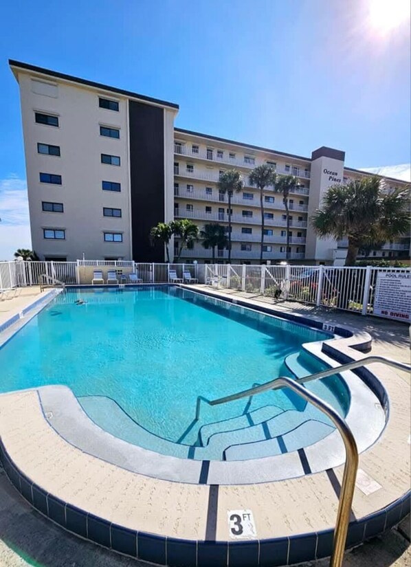 صورة غير مصنفة، 1 من 22، زرّ