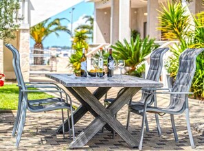 Outdoor dining - Villa Marija Exclusive Stay - Superior Two Bedroom Apartment with Terrace 5 (Sukosan)