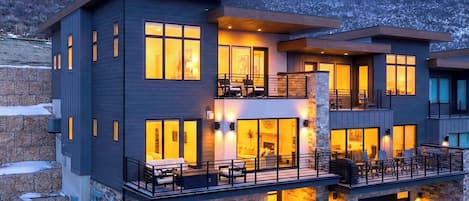 House (3 Bedrooms) | Exterior