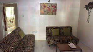 Living area - Cozy 2-bedroom apartment in perfect Prospect with AC (Prospect)