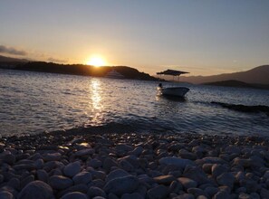Beach - Comfort Apartments Lumbarda - TwoBedroom Apartment With SeaView (Lumbarda)