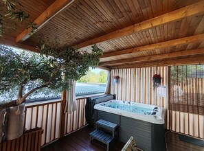 Indoor spa tub - Mobile Home Annika Mar - Two Bedroom Mobile Home with Terrace (Selce)