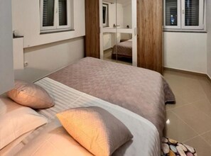 2 bedrooms, Internet, bed sheets - Beachfront Apartment Live-Two Bedroom Apartment With Terrace and Sea View (Posedarje)