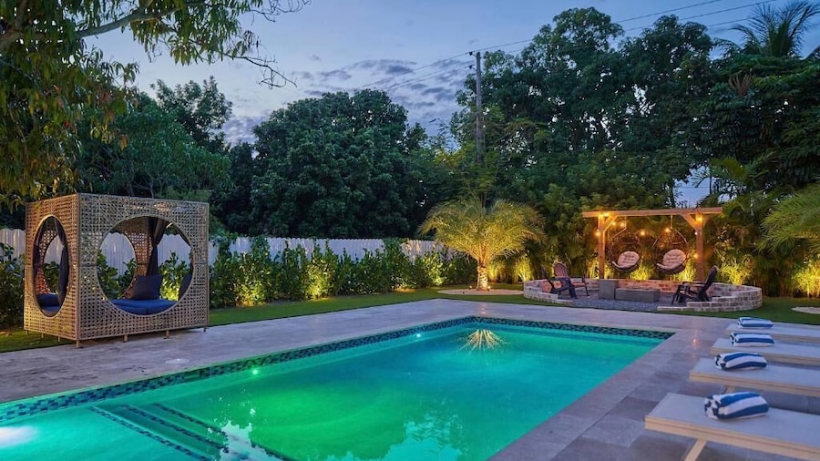Villa Caicos Fire Pit Pool