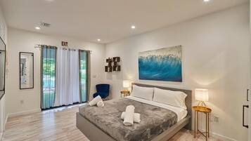 Comfort Room | Iron/ironing board, free WiFi