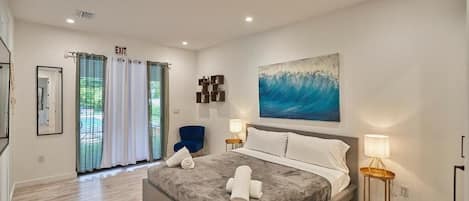 Comfort Room | Iron/ironing board, free WiFi