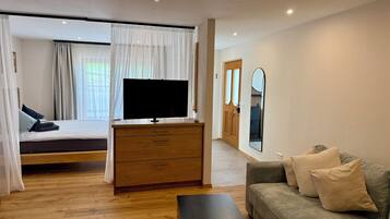 1 bedroom, iron/ironing board, travel cot, free WiFi