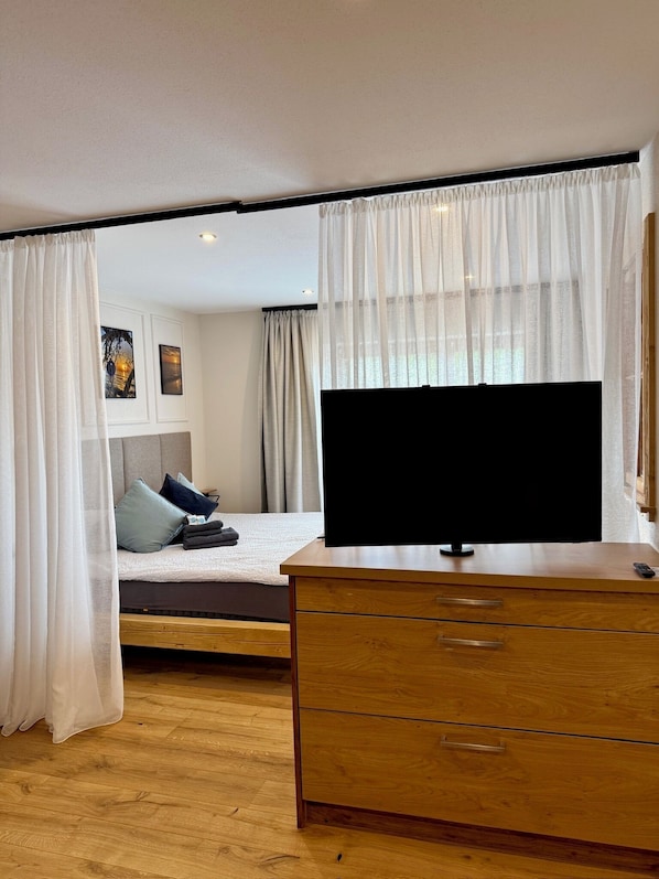 1 bedroom, iron/ironing board, travel cot, free WiFi
