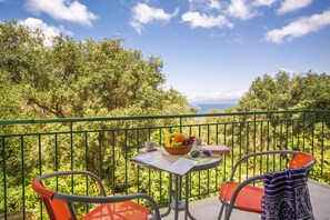 Outdoor dining - Marguerita House in Paxi (Paxi)