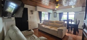 Living area - Hotel Manuel Antonio Inn. (Quepos)