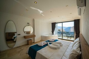 3 bedrooms, desk, iron/ironing board, travel cot - Villa Onat in Kalkan (Kalkan)