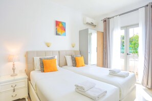 1 bedroom, desk, iron/ironing board, travel cot - Angela Studio in Kassiopi (Kassiopi)
